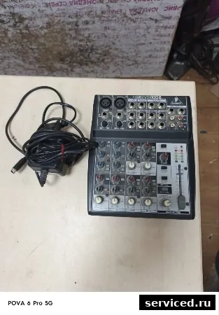 Микшерный пульт BEHRINGER XENYX1002