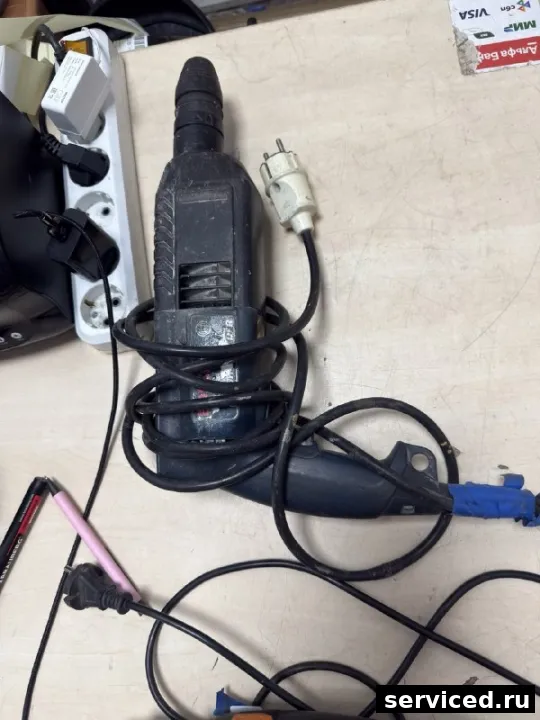 Перфоратор Bosch D-70745